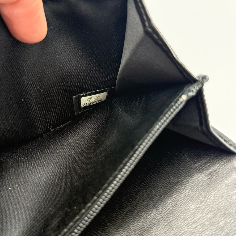 CHANEL Travel Line Continental Bifold Wallet in Black Nylon Jacquard - Picture 9 of 10